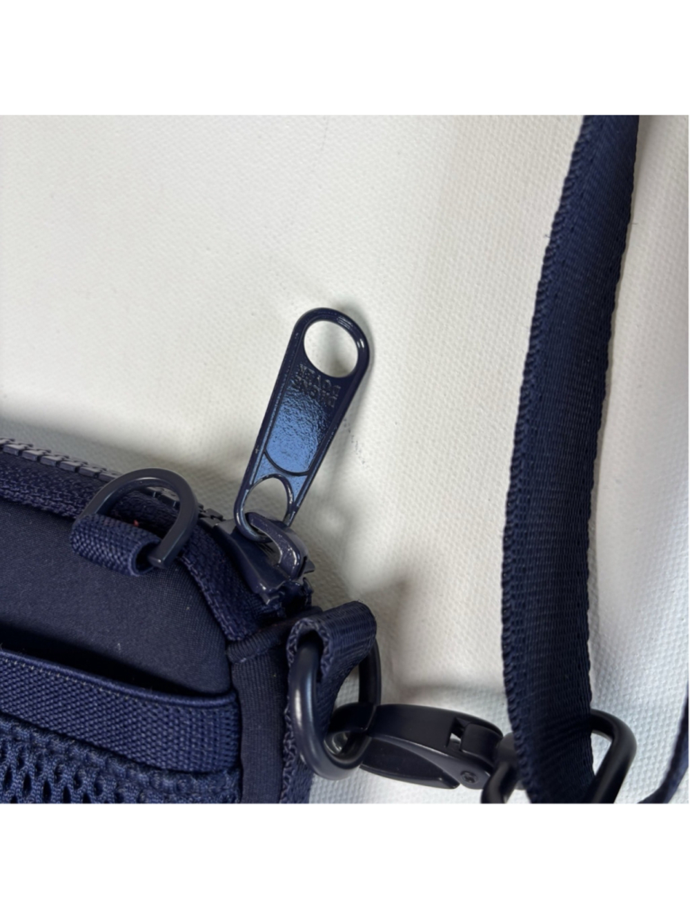 Dagne Dover Mara Phone Sling N y Blue Neoprene Crossbody Bag Small Travel - Picture 8 of 8